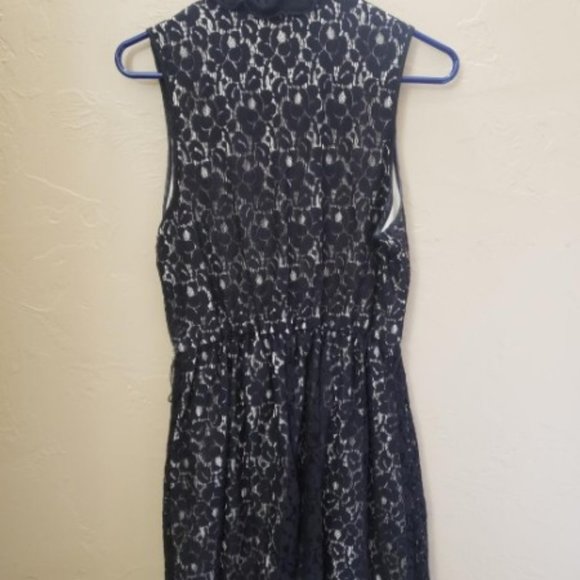 Black Lace Sleeveless Dress - Picture 2 of 5